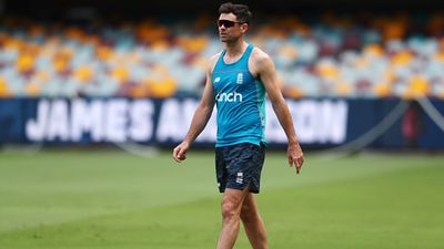 एशेज सीरीज से पहले इंग्लैंड को लगा बड़ा झटका, एंडरसन पहले टेस्ट से बाहर SportsTak Hindi