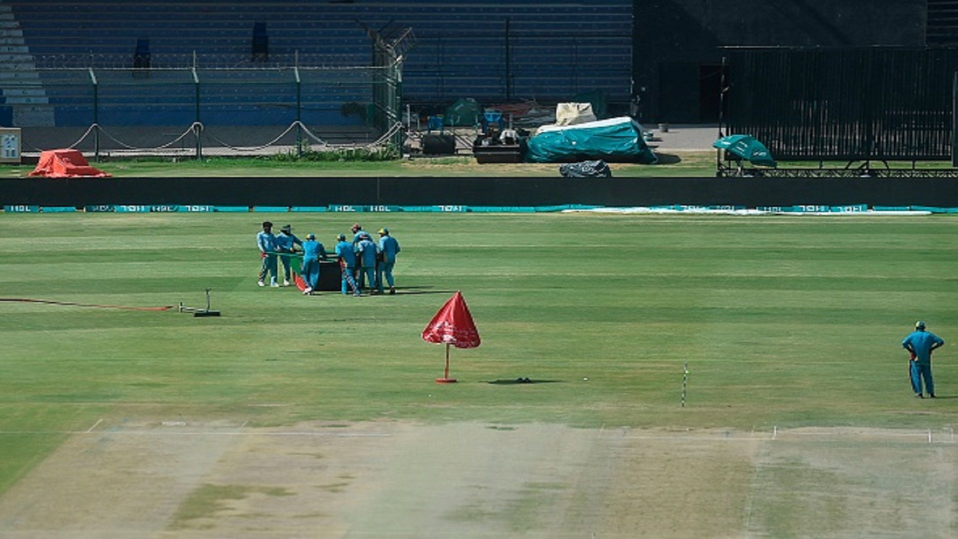 पाकिस्तान में बनेगी 37 करोड़ की पिच, इस वजह से किया गया फैसला SportsTak Hindi