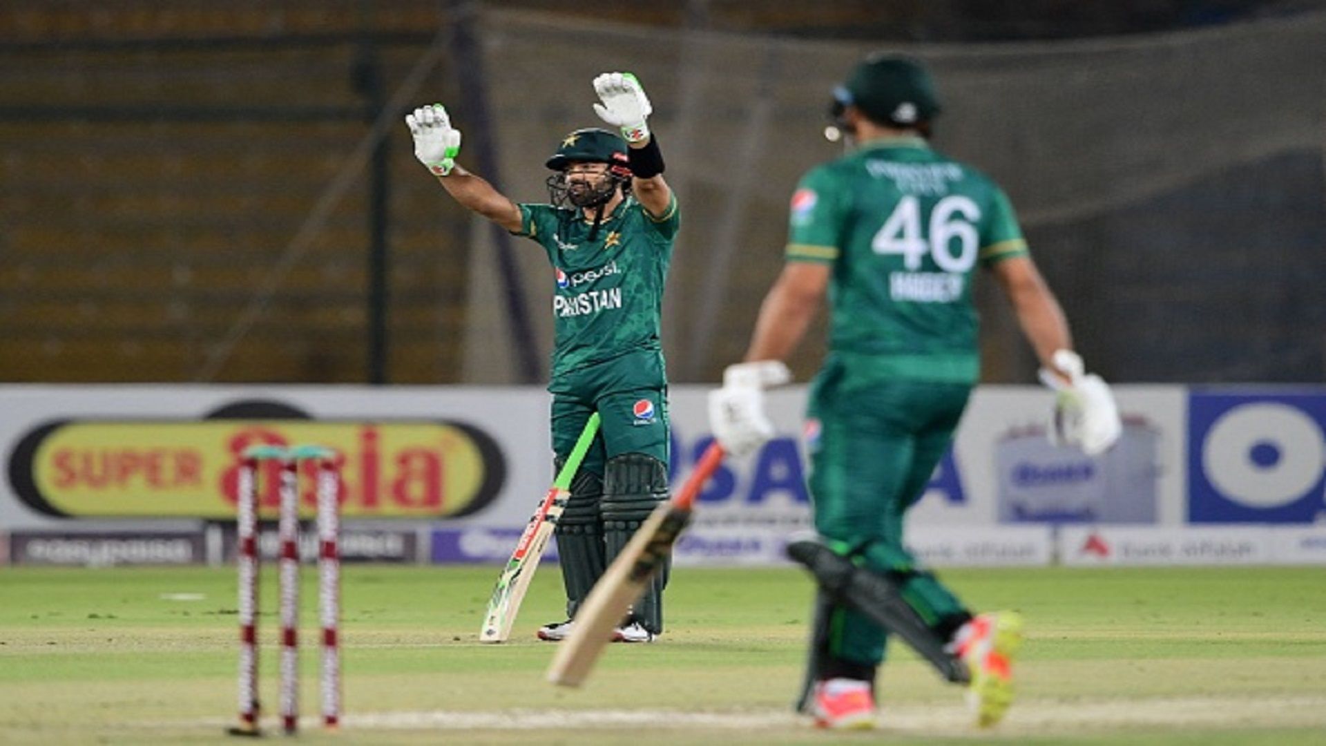 Pak vs WI: एक बल्लेबाज ने चौके बरसाए तो दूसरे ने छक्के, पाकिस्तानी जोड़ी ने निकाला वेस्टइंडीज का दम Pak vs WI: एक बल्लेबाज ने चौके बरसाए तो दूसरे ने छक्के, पाकिस्तानी जोड़ी ने निकाला वेस्टइंडीज का दम