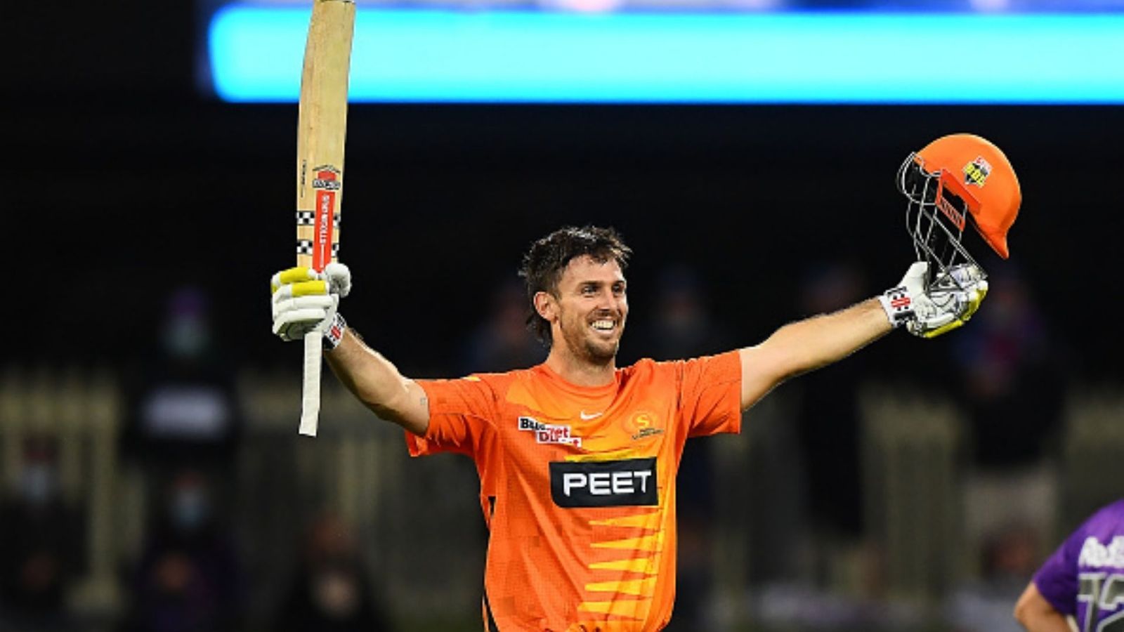 BBL- 21: 60 गेंदों में जड़ दिया अपना पहला शतक, 5 छक्के उड़ाए, आधी टीम ने बनाए सिर्फ 12 रन BBL- 21: 60 गेंदों में जड़ दिया अपना पहला शतक, 5 छक्के उड़ाए, आधी टीम ने बनाए सिर्फ 12 रन