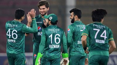 बाबर- जमां फेल फिर भी पाकिस्तान ने किया सीरीज पर कब्जा, 'किंग के 9 गेंदों पर जड़े गए 42 रनों' पर फिरा पानी SportsTak Hindi