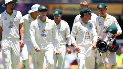 एशेज: कप्तान पैट कमिंस एडिलेड टेस्ट से हुए बाहर, रेस्टोरेंट में डिनर करना पड़ गया भारी SportsTak Hindi