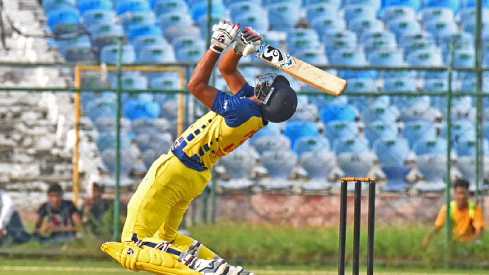 धोनी के ओपनर के शतक पर भारी पड़े शाहरुख खान, 7वें नंबर पर उतरकर 39 गेंदों में ठोक डाले 79 रन धोनी के ओपनर के शतक पर भारी पड़े शाहरुख खान, 7वें नंबर पर उतरकर 39 गेंदों में ठोक डाले 79 रन