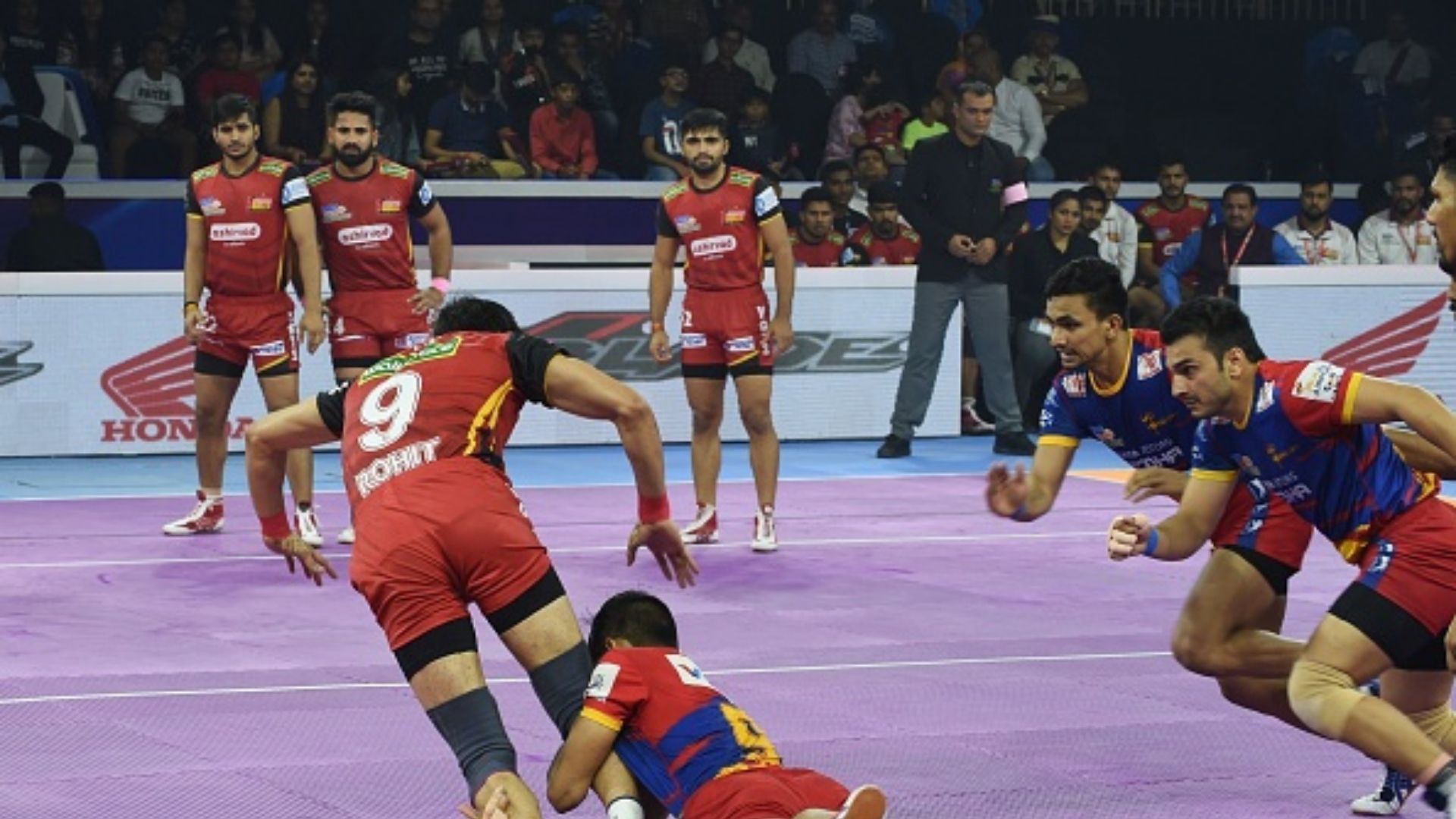 प्रो कबड्डी लीग के क्या हैं नियम, कितने मिनट का होता है खेल? इस खबर में हर सवाल का जवाब