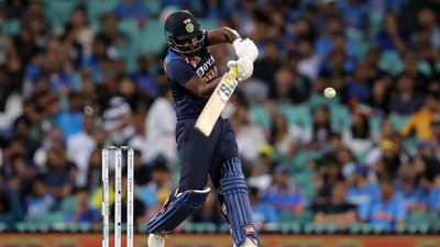 विजय हजारे क्वार्टरफाइनल: सचिन-अजहरुद्दीन और संजू सैमसन का फ्लॉप शो, 23 साल के नौसिखिए ने बचाई लाज SportsTak Hindi