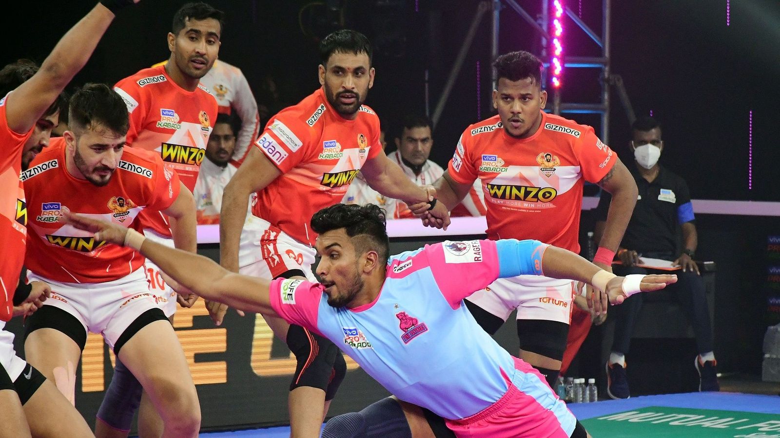 PKL-8 : रोमांचक मुकाबले में गुजरात ने जयपुर को 34-27 से दी मात PKL-8 : रोमांचक मुकाबले में गुजरात ने जयपुर को 34-27 से दी मात