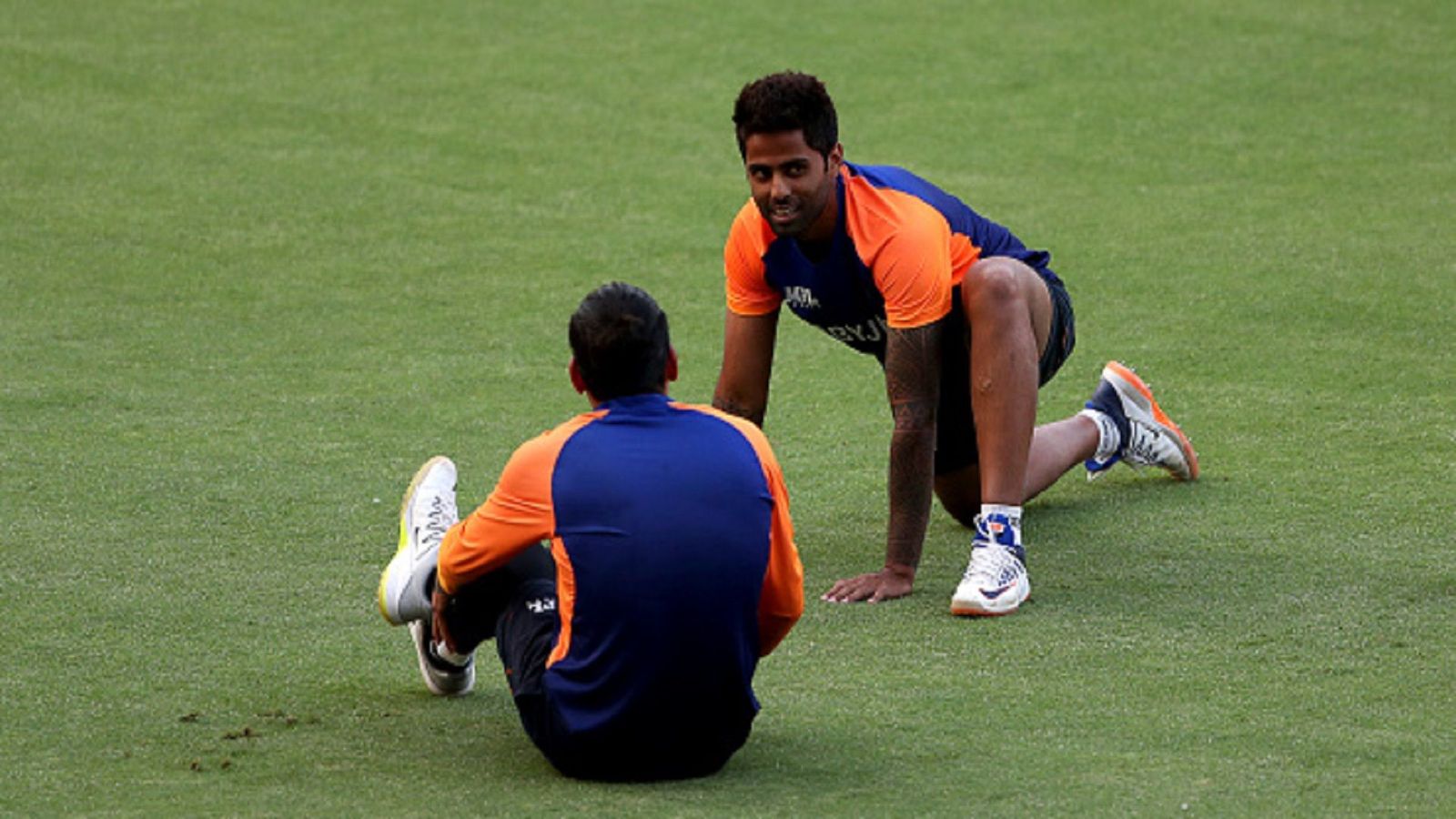 37 चौके व 6,6,6...की बरसात से भारत के 360 डिग्री बल्लेबाज ने 42 गेंदों में ही ठोके 178 रन, इस टूर्नामेंट में मचाई गदर 37 चौके व 6,6,6...की बरसात से भारत के 360 डिग्री बल्लेबाज ने 42 गेंदों में ही ठोके 178 रन, इस टूर्नामेंट में मचाई गदर