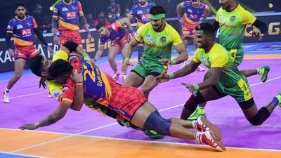 Pro Kabaddi 2021: करीबी टक्कर में एक अंक से यूपी योद्धा ने मारी बाजी, पटना पाइरेट्स को रोमांचक मैच में दी शिकस्त SportsTak Hindi