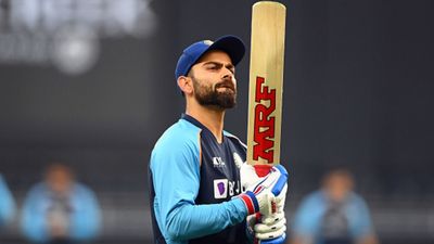 इंग्लैंड के दिग्गज का विराट पर बड़ा बयान, कहा- दक्षिण अफ्रीका दौरे पर होगा दबाव, नहीं बनाएं रन तो… SportsTak Hindi