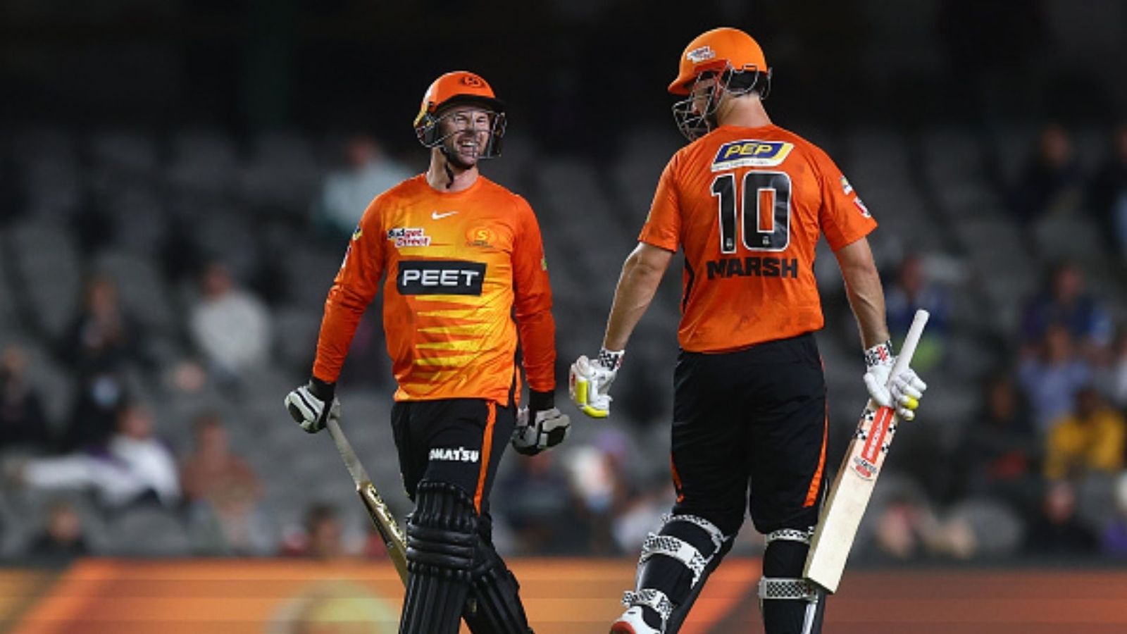 मार्श- मुनरो की जोड़ी ने की रेनेगेड्स के गेंदबाजों की धुनाई, 19 गेंद रहते ही स्कॉर्चर्स को दिला दी जीत मार्श- मुनरो की जोड़ी ने की रेनेगेड्स के गेंदबाजों की धुनाई, 19 गेंद रहते ही स्कॉर्चर्स को दिला दी जीत