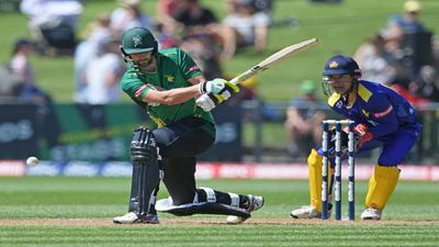 छक्कों की बारिश से नहाया स्टेडियम, पांचवें नंबर पर उतरा और 36 गेंदों पर ठोक डाले 93 रन SportsTak Hindi