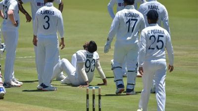जब 102 डिग्री बुखार में भी डाली थी गेंद, दिग्गज क्रिकेटर ने इस गेंदबाज को बताया बुमराह से भी बेहतर SportsTak Hindi