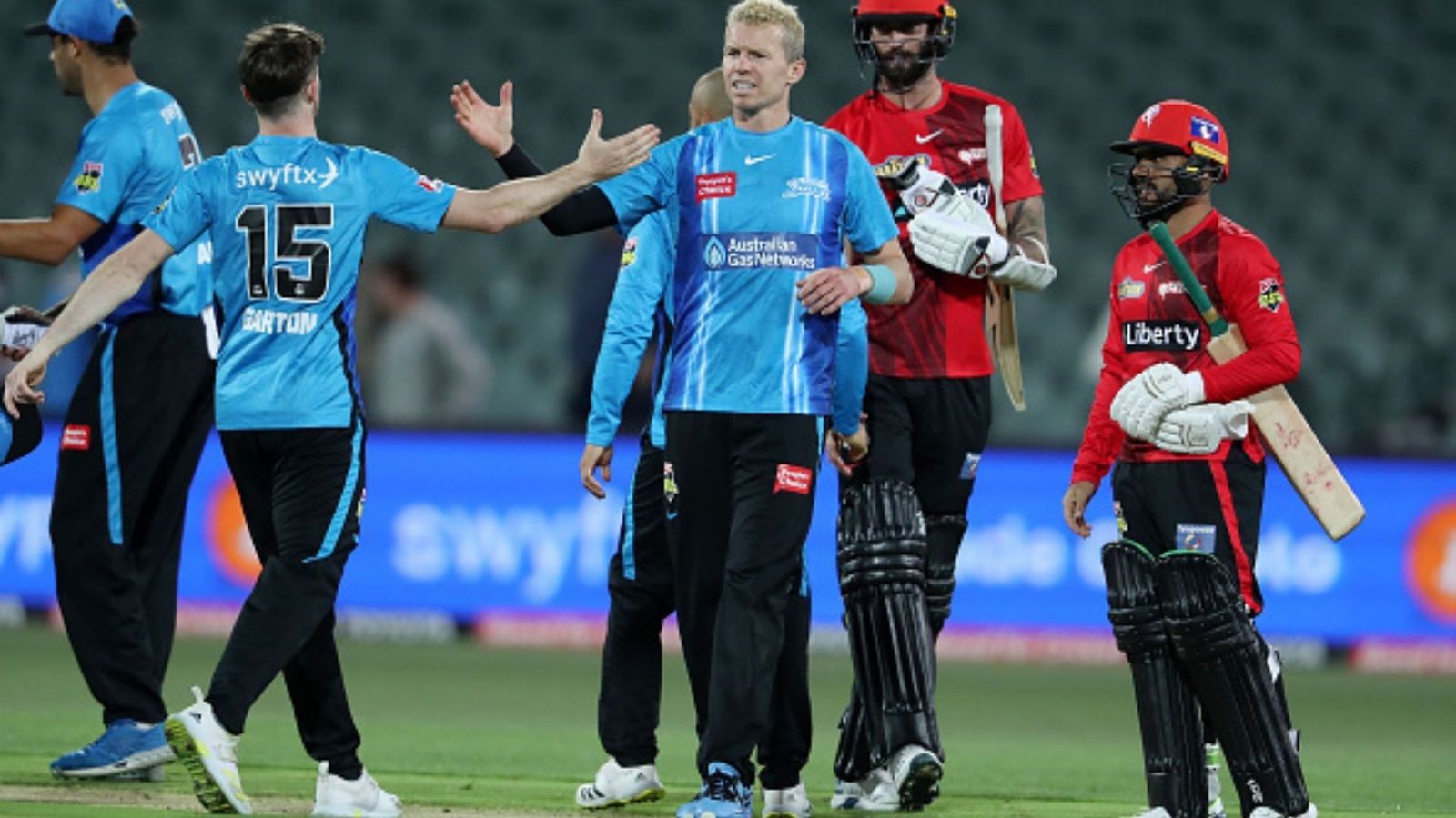 BBL में खेल रहे इंग्लैंड के खिलाड़ियों को बोर्ड ने दिया 5 दिन का समय, कहा- तुरंत आओ देश वापस BBL में खेल रहे इंग्लैंड के खिलाड़ियों को बोर्ड ने दिया 5 दिन का समय, कहा- तुरंत आओ देश वापस