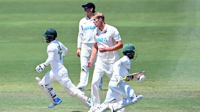 NZ vs BAN: मोमिनुल और लिटन ने न्यूजीलैंड के गेंदबाजों को पिलाया पानी, 401 रन के साथ टीम मजबूत स्थिति में टीम SportsTak Hindi