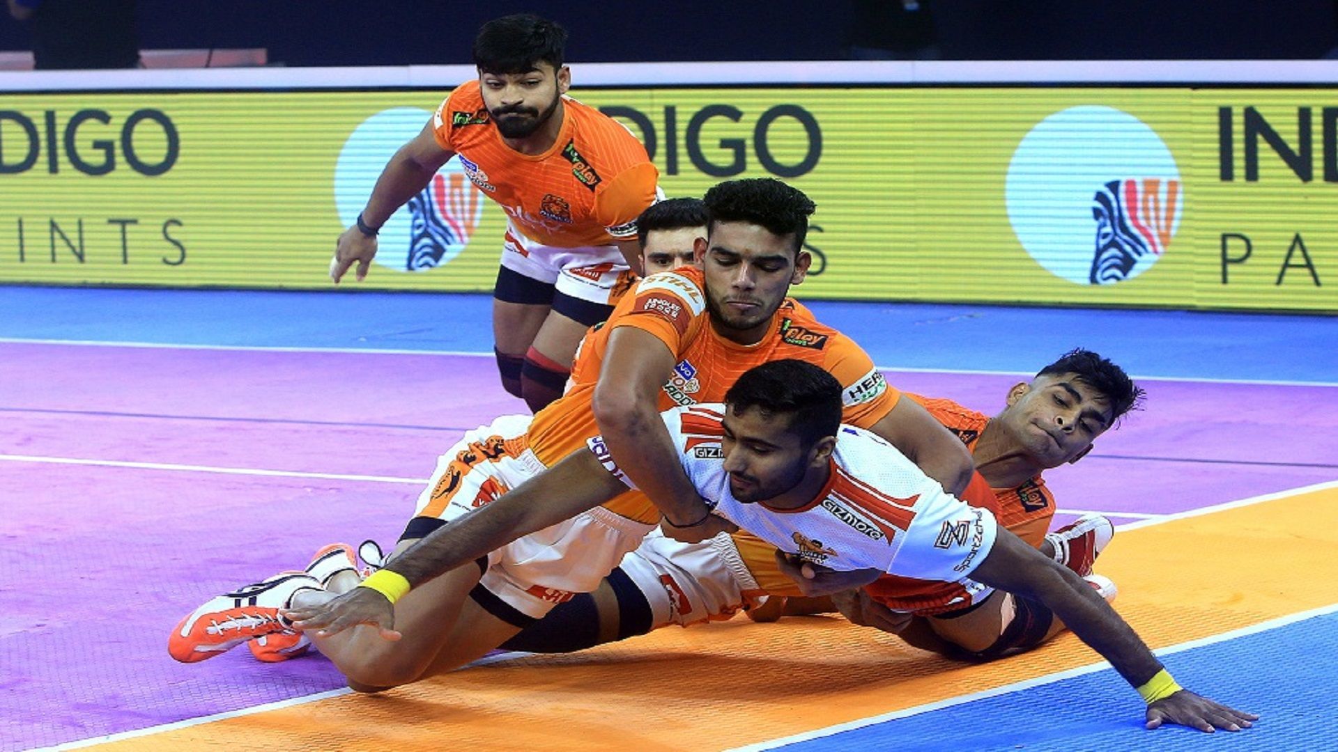 PKL-8 : तीन मैचों के बाद जीत की पटरी पर लौटी पुणे एक्सप्रेस, गुजरात को मिली हार 