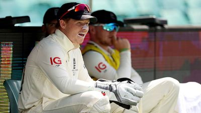 बटलर व बेयरेस्टों ने की बल्लेबाजी तो कीपिंग में क्यों Playing XI के बाहर से आया खिलाड़ी, सामने आई वजह SportsTak Hindi