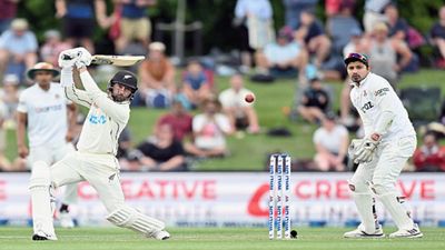 NZ vs BAN : न्यूजीलैंड ने अब बांग्लादेश को दिखाई 'चैंपियन' वाली ताकत तो 99 रनों से कोनवे ने जीत ली दुनिया    SportsTak Hindi