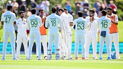 तालियों की गड़गड़ाहट के बीच बांग्लादेश की टीम ने रॉस टेलर को दिया 'गार्ड ऑफ ऑनर', भावुक हुआ खिलाड़ी SportsTak Hindi