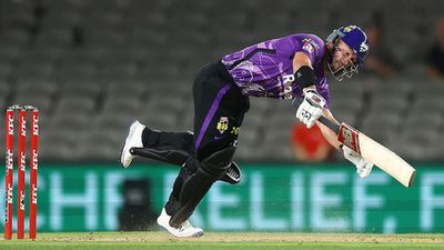 छोटे कद के कारण नहीं बन सका फुटबॉलर तो बल्ले को लगाया गले, ऑस्ट्रेलिया में 54 गेंद की पारी से मचा डाला कोहराम SportsTak Hindi