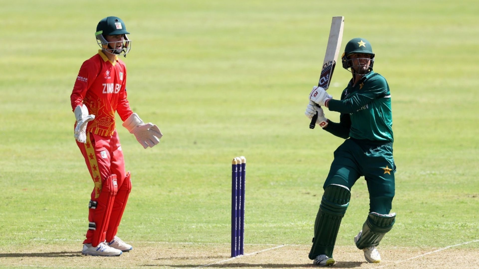 खुद को पार्टटाइम विकेटकीपर बताने वाले पाकिस्तानी बल्लेबाज का कमाल, 5 मैच में फ्लॉप रहने के बाद अब जड़े 135 रन खुद को पार्टटाइम विकेटकीपर बताने वाले पाकिस्तानी बल्लेबाज का कमाल, 5 मैच में फ्लॉप रहने के बाद अब जड़े 135 रन