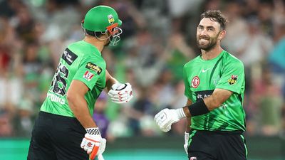 BBL: मैक्सवेल-स्टोइनिस के तूफान से थर्राए गेंदबाज, 95 गेंदों में ठोक डाले 229 रन, खिलौनों की तरह टूटे ढेरों रिकॉर्ड SportsTak Hindi