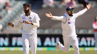 ICC टेस्ट रैंकिंग: 79 रनों की पारी खेलते ही विराट को पहुंचा फायदा, पंत और बुमराह ने भी लगाई छलांग SportsTak Hindi