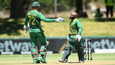 बावुमा और रासी ने शतक से मचाया कोहराम, 204 रनों की साझेदारी से लगाई रिकॉर्ड की झड़ी SportsTak Hindi