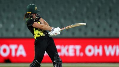 महिला एशेज : पहले 3 विकेट फिर खेली 91 रन की तूफानी पारी, ऑस्ट्रेलिया की मैक्ग्रा अंग्रेजों पर पड़ी भारी SportsTak Hindi