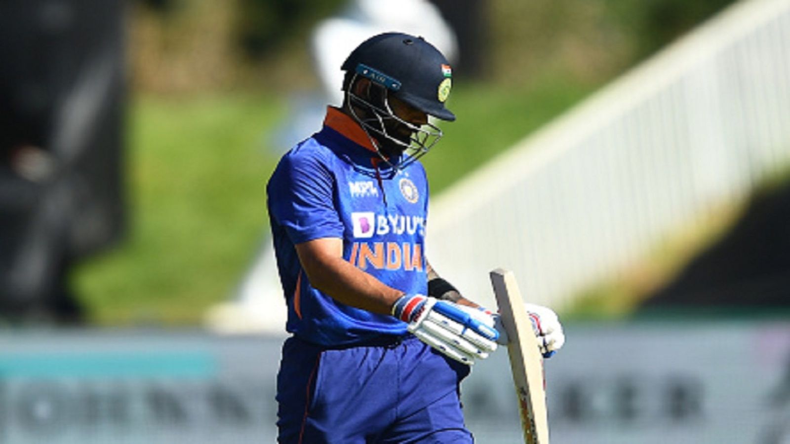 2 साल, 14 पारी बाद शून्य पर आउट हुए कोहली तो जुड़ा ये शर्मनाक रिकॉर्ड, फैंस ने कहा- टीम से बाहर करो 2 साल, 14 पारी बाद शून्य पर आउट हुए कोहली तो जुड़ा ये शर्मनाक रिकॉर्ड, फैंस ने कहा- टीम से बाहर करो