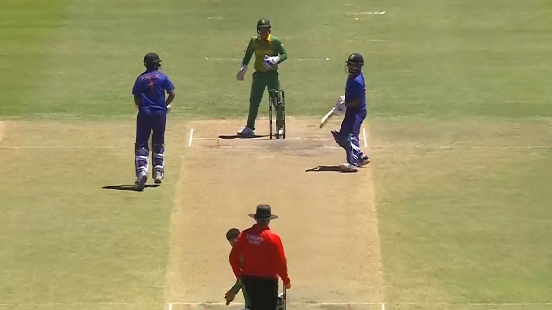 किस्मत कनेक्शन: पंत की गलती से एक गेंद में दो बार आउट होने से बचे राहुल, मैदान में घटी दुर्लभ घटना SportsTak Hindi