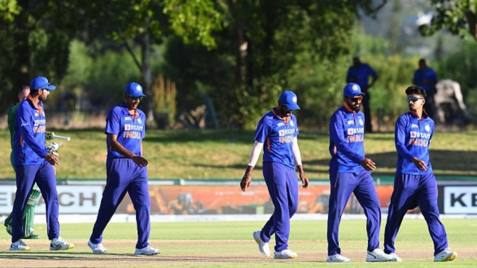 IND vs SA: तीसरे वनडे से कटा इन 4 खिलाड़ियों का पत्ता, सूर्यकुमार- जयंत के साथ इन्हें दिया गया मौका, यहां जानें प्लेइंग 11 IND vs SA: तीसरे वनडे से कटा इन 4 खिलाड़ियों का पत्ता, सूर्यकुमार- जयंत के साथ इन्हें दिया गया मौका, यहां जानें प्लेइंग 11