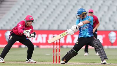 BBL : रोमांचक मैच में एडिलेड ने 6 रन से हराकर थंडर को किया बाहर, अंग्रेज बल्लेबाज ने चौके-छक्के से लूटी महफ़िल SportsTak Hindi