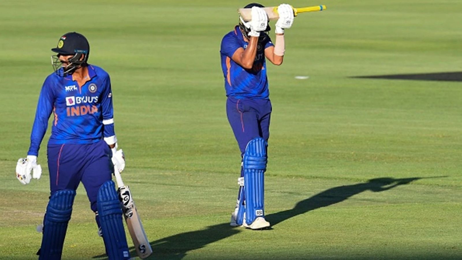 IND vs SA : अंत में 10 रन नहीं बना सके चहल, बुमराह सहित 3 बल्लेबाज, 4 रन की हार से भारत का सूपड़ा हुआ साफ़ IND vs SA : अंत में 10 रन नहीं बना सके चहल, बुमराह सहित 3 बल्लेबाज, 4 रन की हार से भारत का सूपड़ा हुआ साफ़