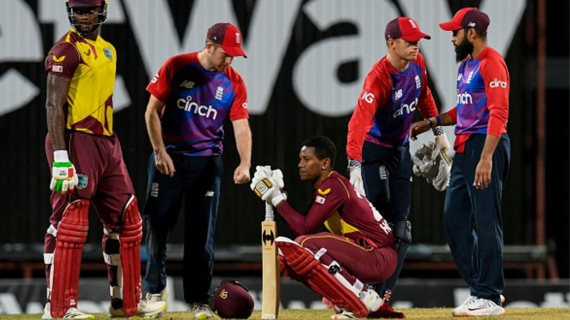 16 गेंदों में बना डाले 44 रन फिर भी जीत की दहलीज पार नहीं करवा पाए हुसैन, 1 रन से इंग्लैंड ने जीता मैच SportsTak Hindi