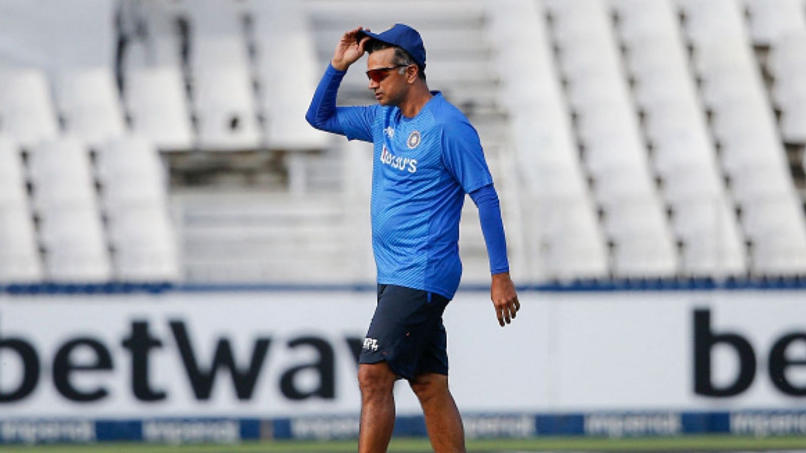 सीरीज हार के बाद बोले द्रविड़, इन दो खिलाड़ियों को किया मिस, न होने से बिगड़ा वनडे टीम का संतुलन सीरीज हार के बाद बोले द्रविड़, इन दो खिलाड़ियों को किया मिस, न होने से बिगड़ा वनडे टीम का संतुलन