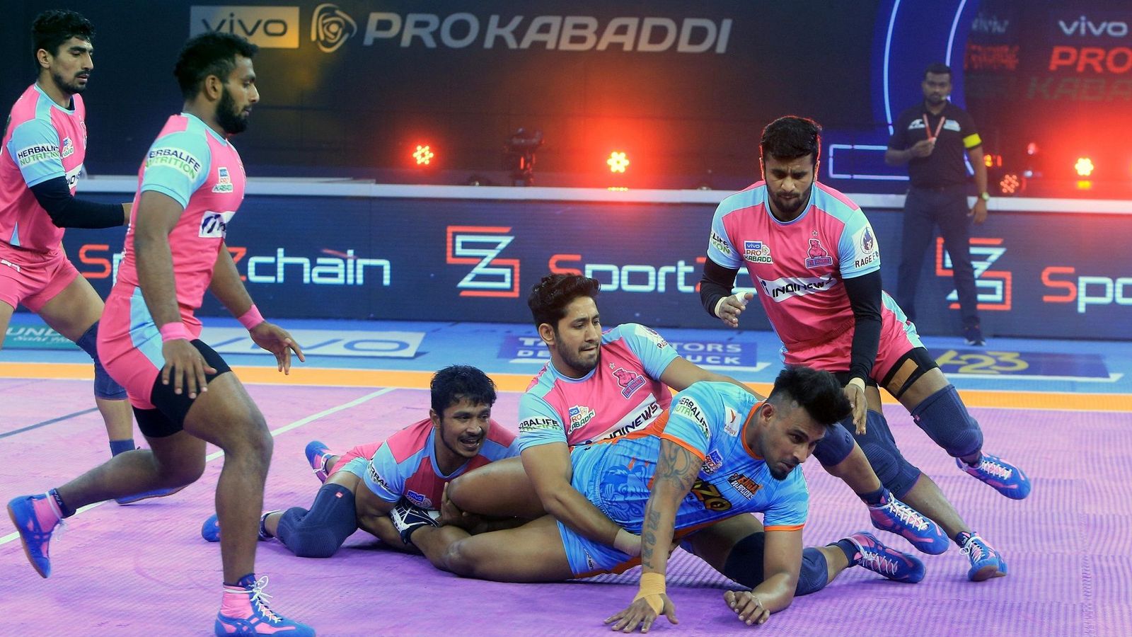 PKL-8 : मनिंदर के 900 रेड प्वाइंट्स, जयपुर को हराकर टॉप-3 में पहुंचा बंगाल PKL-8 : मनिंदर के 900 रेड प्वाइंट्स, जयपुर को हराकर टॉप-3 में पहुंचा बंगाल