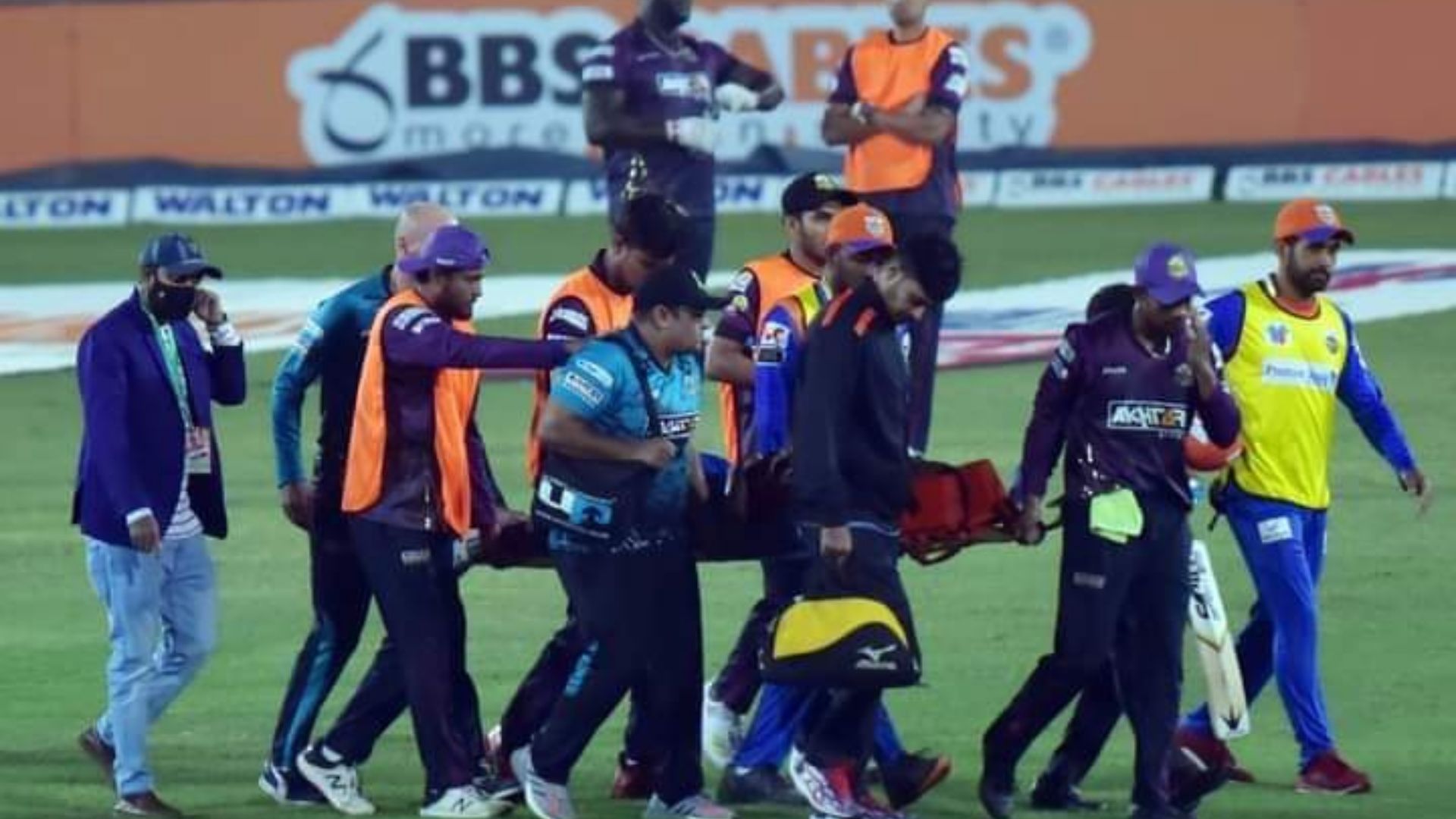 BPL 2022: अपने पहले ही मैच में गेंदबाज ने दे मारा ऐसा खतरनाक बाउंसर, वेस्टइंडीज का बल्लेबाज पहुंच गया अस्पताल
