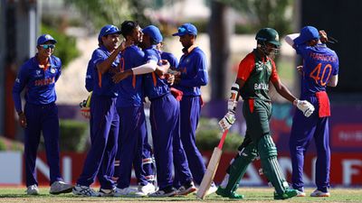 U19 वर्ल्ड कप में बांग्लादेश को रौंदकर सेमीफाइनल में पहुंचा भारत, दो साल पुराना हिसाब हुआ बराबर SportsTak Hindi