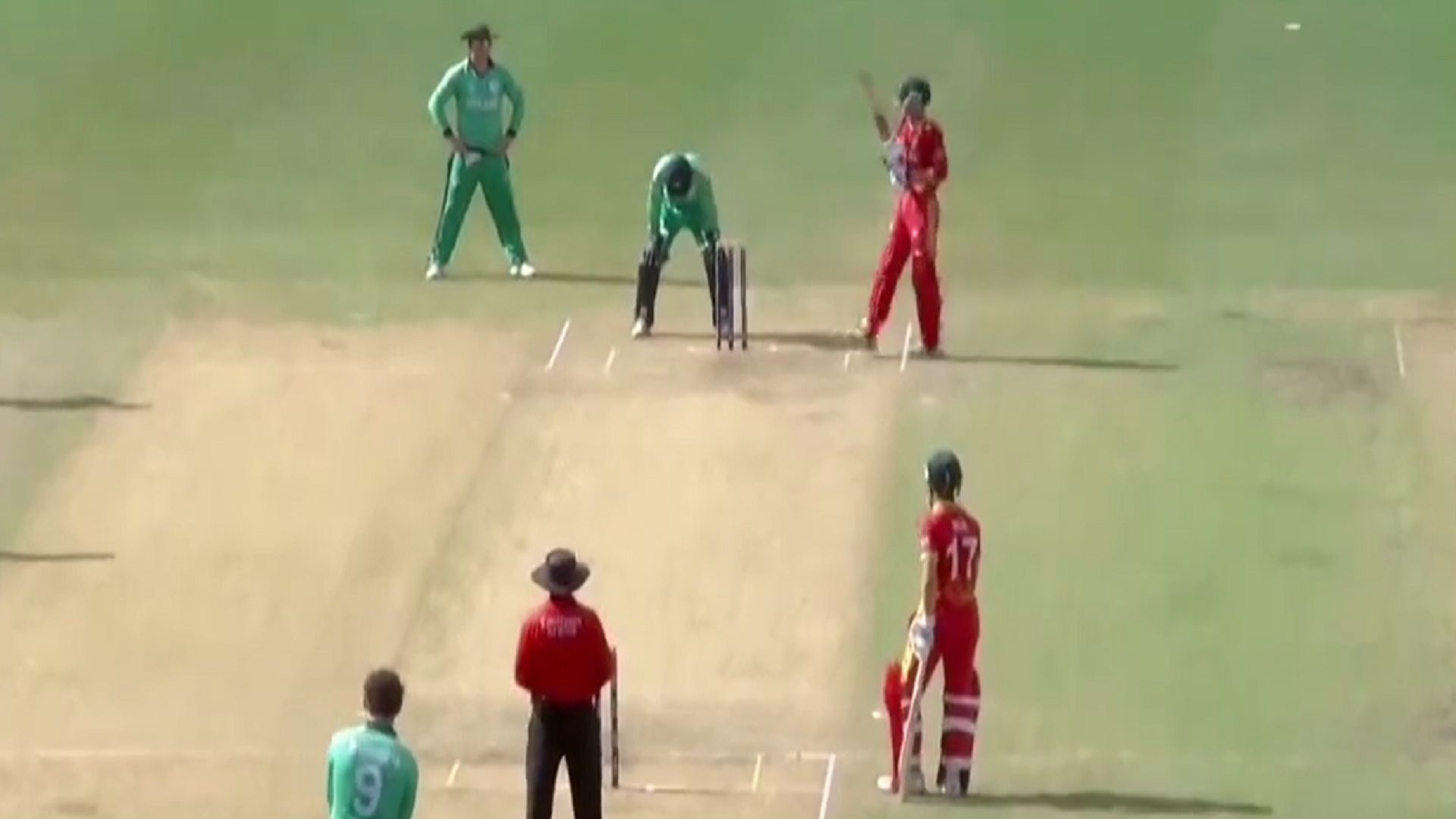 Live मैच में कांपी धरती व आया भूकंप, मगर मैदान से नहीं हटे खिलाड़ी, कमेंटेटर ने बताई आप-बीती  