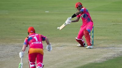 कराची के मैदान पर इंग्लैंड के बल्लेबाज ने की चौके- छक्कों की बरसात, 31 गेंद रहते ही टीम को दिलाई धमाकेदार जीत SportsTak Hindi