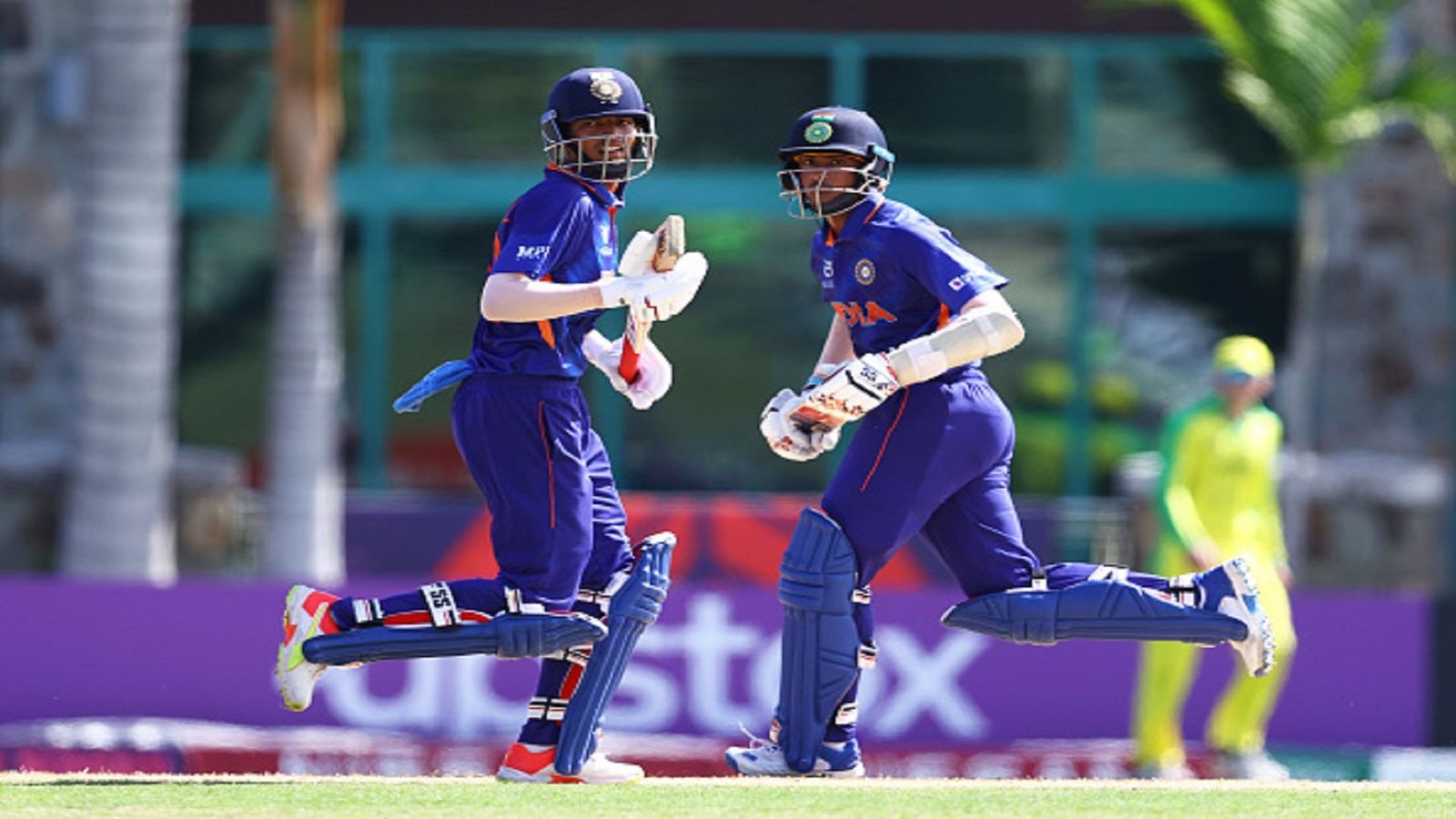 U19 World Cup सेमीफाइनल में शतक ठोक यश धुल ने की कोहली और उन्मुक्त चंद की बराबरी, ऑस्ट्रेलिया को 291 रन का लक्ष्य U19 World Cup सेमीफाइनल में शतक ठोक यश धुल ने की कोहली और उन्मुक्त चंद की बराबरी, ऑस्ट्रेलिया को 291 रन का लक्ष्य