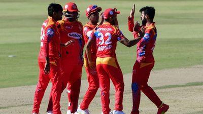 पहले बल्ले से मचाया धमाल फिर गेंद से कमाल, अकेला कप्तान पड़ा पूरी टीम पर भारी, बाबर एंड कंपनी का बिगड़ा गणित SportsTak Hindi