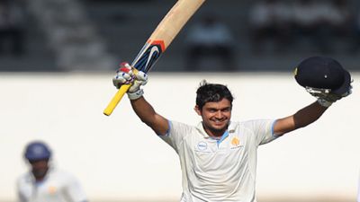 Ranji Trophy : 10 छक्के, 12 चौके से मनीष पांडेय ने मचाई तबाही, 156 रन की पारी से गेंदबाजों की बखिया उधेड़ी SportsTak Hindi