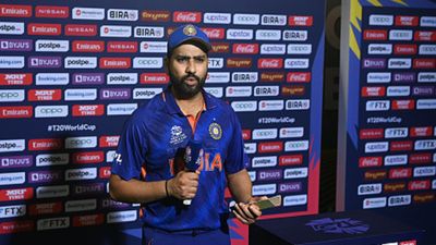 IND vs WI : वेस्टइंडीज का किया क्लीन स्वीप तो टी20 में बादशाहत के साथ नंबर वन कप्तान बनेंगे रोहित SportsTak Hindi