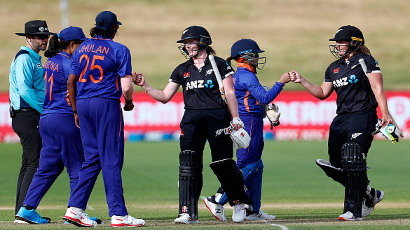 INDW vs NZW : मिशन 'वर्ल्ड कप' से पहले जीत की तलाश में न्यूजींलैंड के सामने उतरेगी महिला टीम इंडिया INDW vs NZW : मिशन 'वर्ल्ड कप' से पहले जीत की तलाश में न्यूजींलैंड के सामने उतरेगी महिला टीम इंडिया
