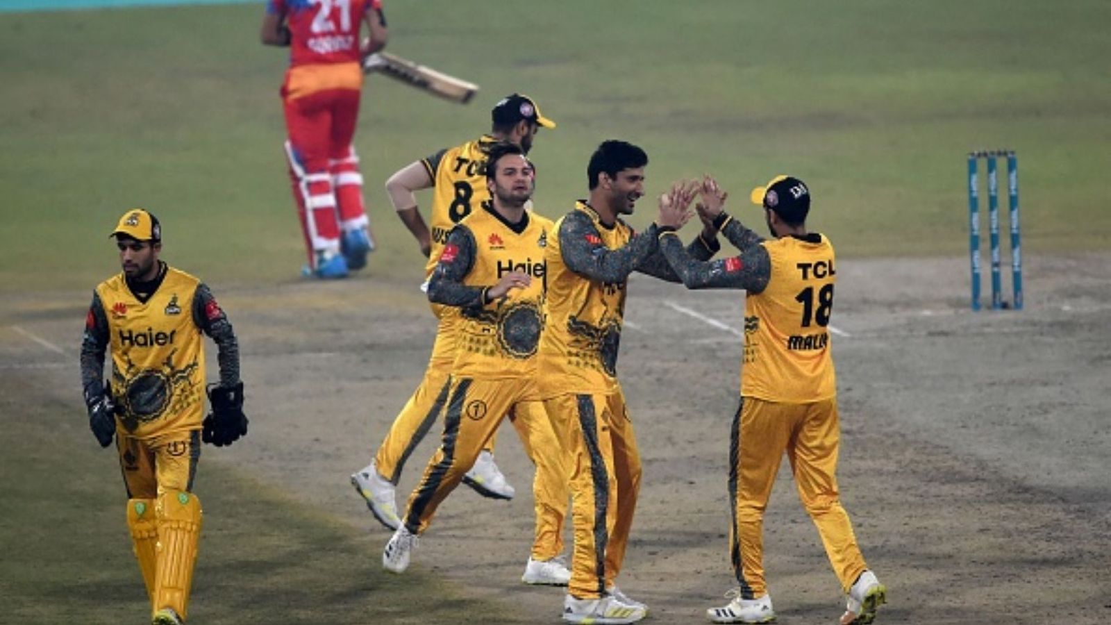 PSL फैंस के लिए बुरी खबर, प्लेऑफ से पहले पेशावर जाल्मी के इन खिलाड़ियों को हुआ कोरोना PSL फैंस के लिए बुरी खबर, प्लेऑफ से पहले पेशावर जाल्मी के इन खिलाड़ियों को हुआ कोरोना