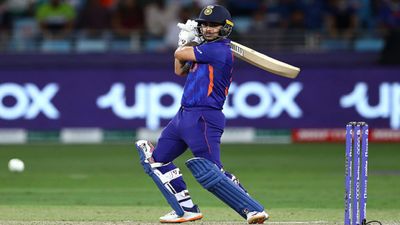 IND vs SL : सिर में लगी घातक बाउंसर तो ICU पहुंचा ये भारतीय बल्लेबाज, अस्पताल में हुआ भर्ती SportsTak Hindi