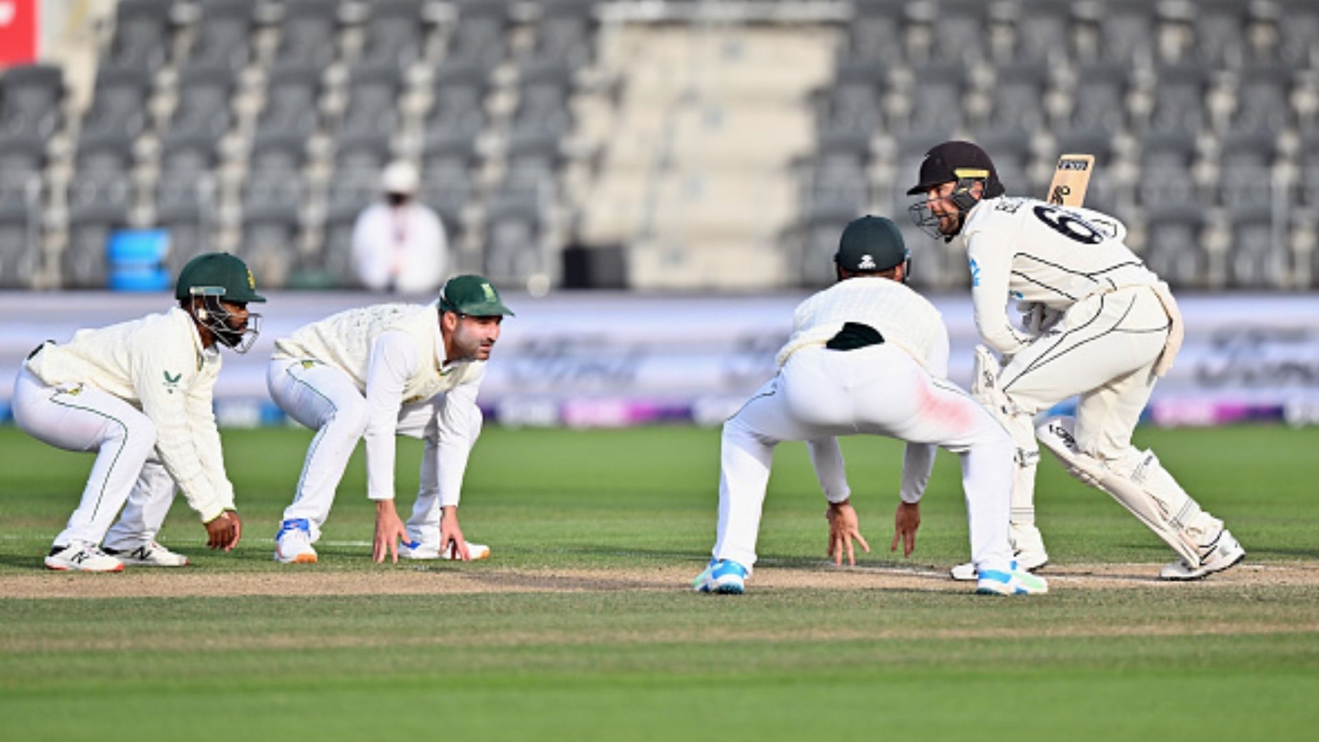 NZ vs SA, 2nd Test Day 4: काइल के शतक से अफ्रीका मजबूत, 425 रनों के जवाब में कीवियों का टॉप ऑर्डर डगमगाया NZ vs SA, 2nd Test Day 4: काइल के शतक से अफ्रीका मजबूत, 425 रनों के जवाब में कीवियों का टॉप ऑर्डर डगमगाया