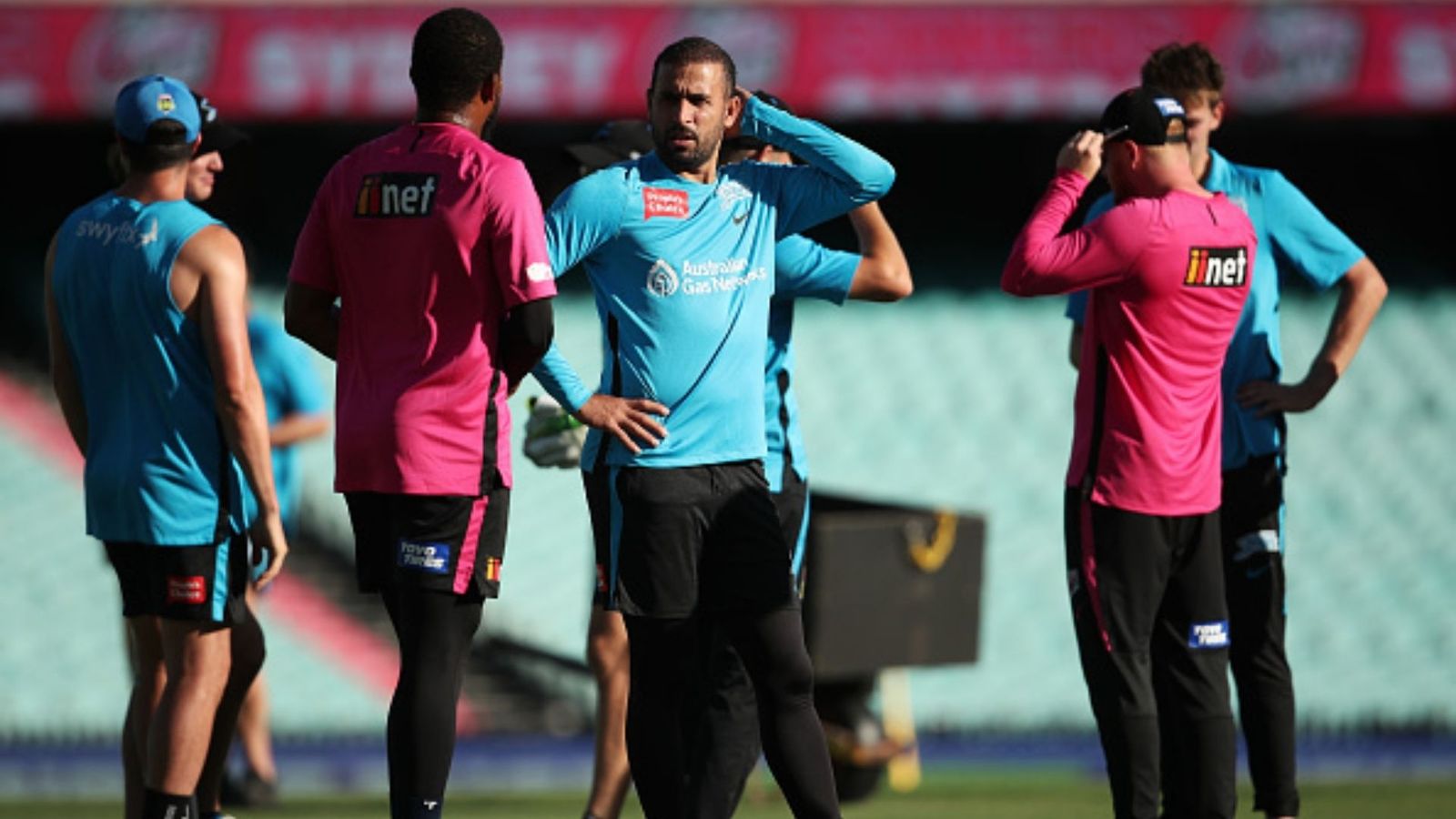 PAK vs AUS: कोच निकला पॉजिटिव, पाकिस्तान के खिलाफ मुकाबले से पहले कंगारुओं के कैंप में आया कोरोना PAK vs AUS: कोच निकला पॉजिटिव, पाकिस्तान के खिलाफ मुकाबले से पहले कंगारुओं के कैंप में आया कोरोना
