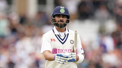 IND vs SL: फिर सस्ते में आउट हुए कोहली तो टूटा बेंगलुरु फैंस का दिल, कहा- 'सबसे बदकिस्मत क्रिकेटर' SportsTak Hindi